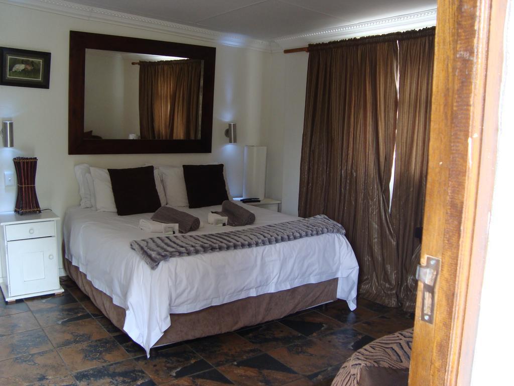 44 On Ennis Guest Lodge And Restaurant - No Load Sheddding Ermelo Bilik gambar