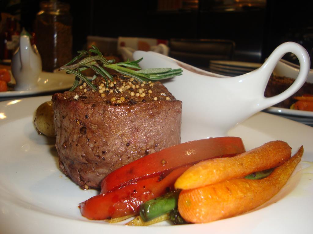 44 On Ennis Guest Lodge And Restaurant - No Load Sheddding Ermelo Luaran gambar