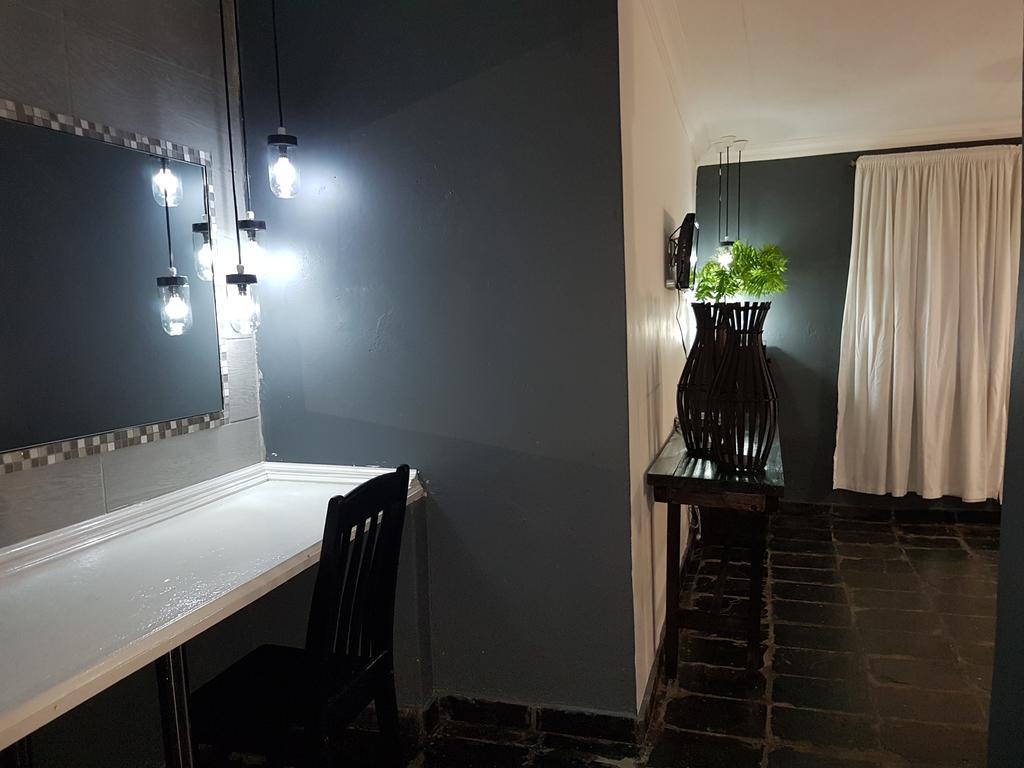 44 On Ennis Guest Lodge And Restaurant - No Load Sheddding Ermelo Luaran gambar